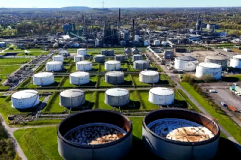 El crudo Brent alcanza un récord histórico de 144 dólares en el mercado físico