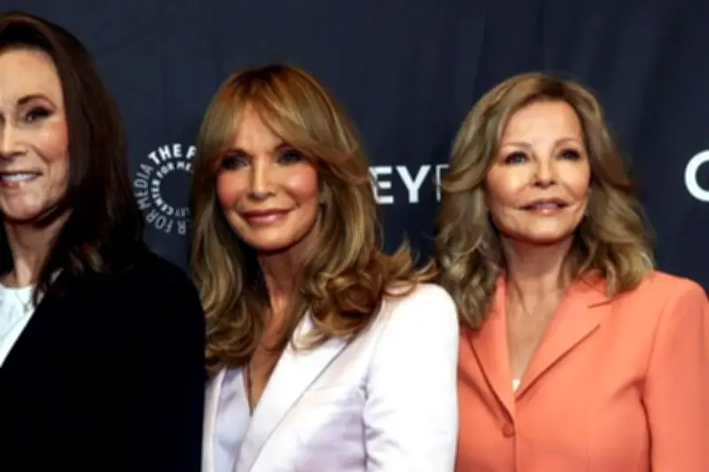 El elenco de 'Los Ángeles de Charlie' se reúne para conmemorar 50 años del icónico programa