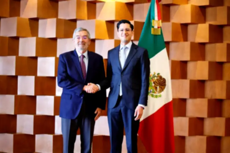 El Senado Recibe Mañana al Embajador Roberto Velasco para Discutir la Política Exterior