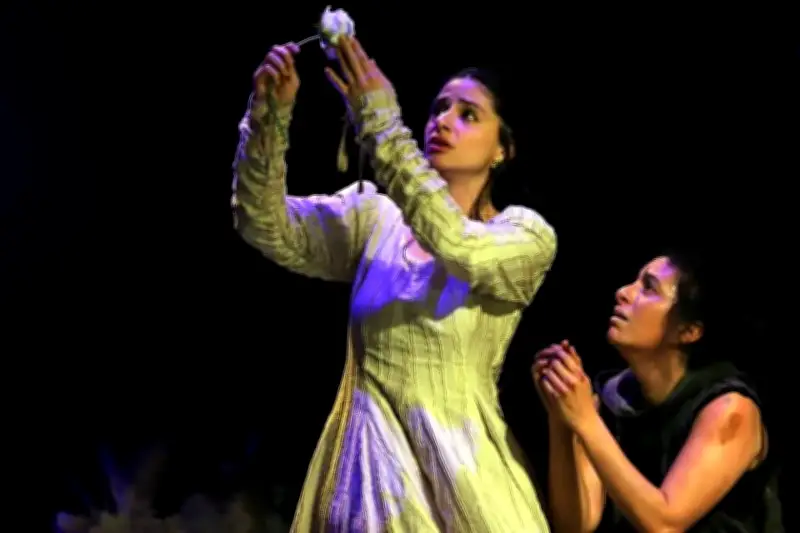 Electra regresa al teatro para cuestionar la fidelidad familiar en México