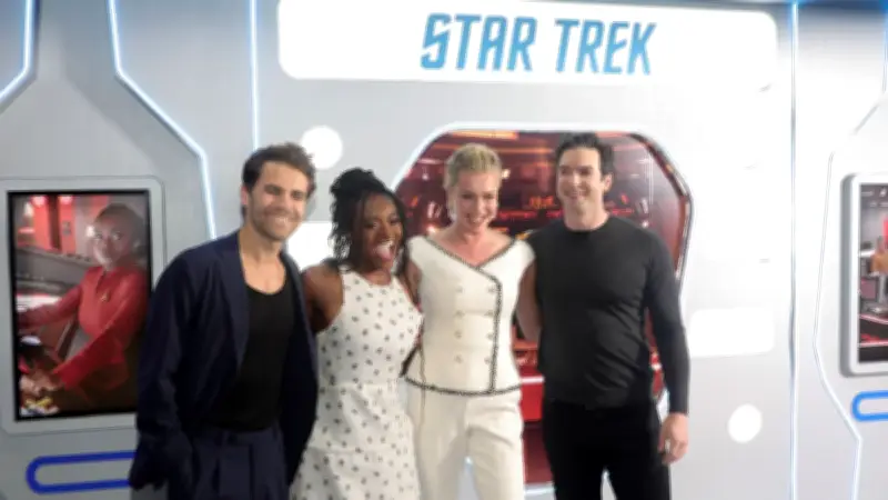 Elenco de Star Trek: Strange New Worlds deslumbra en CCXPMX26