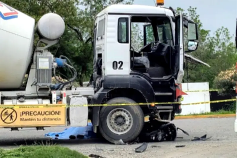 Embiste y mata a mujer en moto en la CDMX