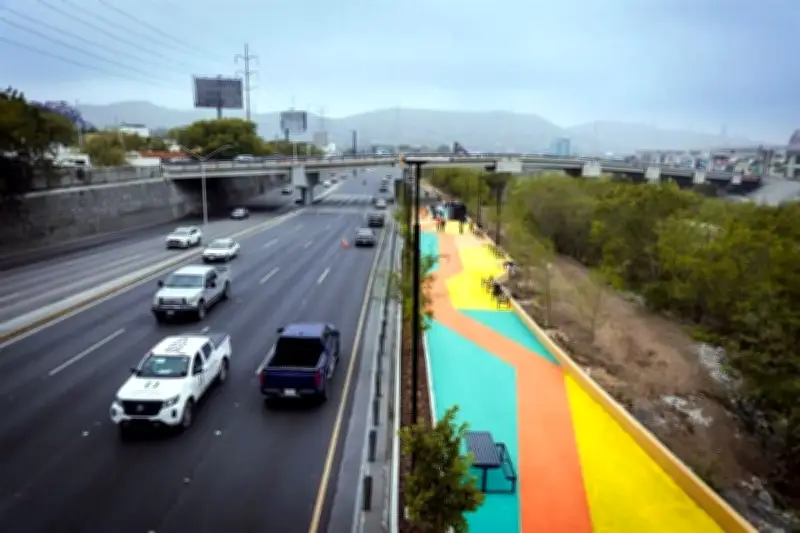 Entregan andador de 900 metros en Monterrey