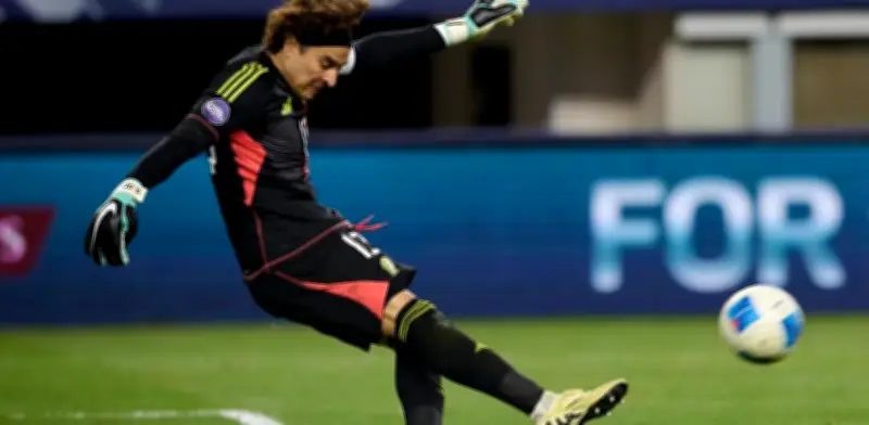 Error de 'Memo' Ochoa elimina a su equipo de la Copa de Chipre previo al Mundial 2026