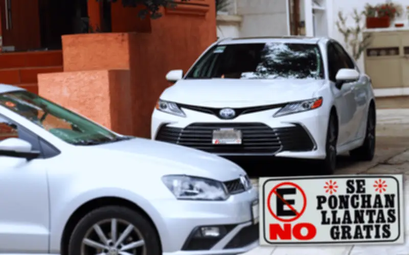 ¿Es legal ponchar llantas de un auto que bloquea tu cochera en Jalisco?