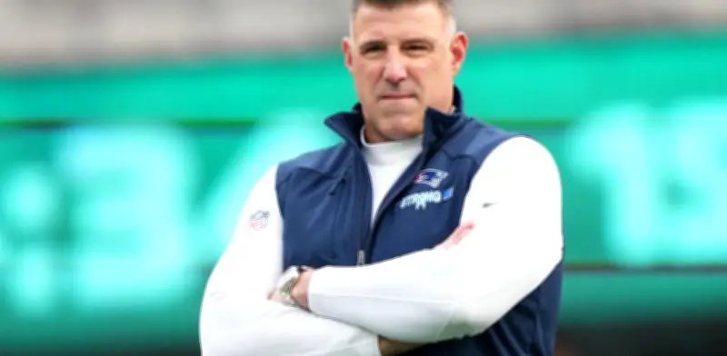 Escándalo en la NFL: Mike Vrabel, coach de los Patriots, fotografiado en hotel con periodista