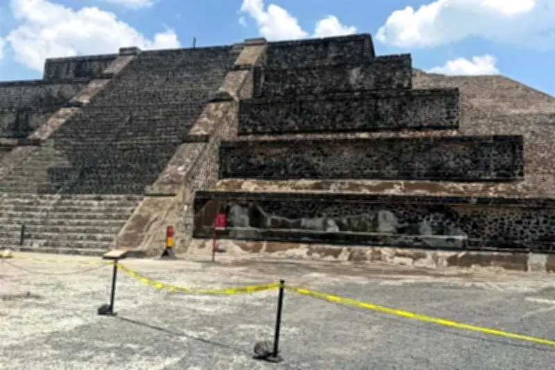 Especialistas denuncian descontrol y daños en zona arqueológica de Teotihuacán