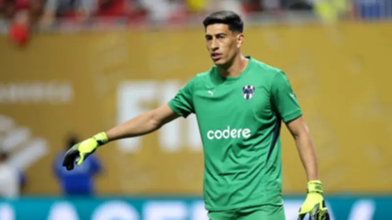 Esteban Andrada agrede a capitán del Huesca tras expulsión