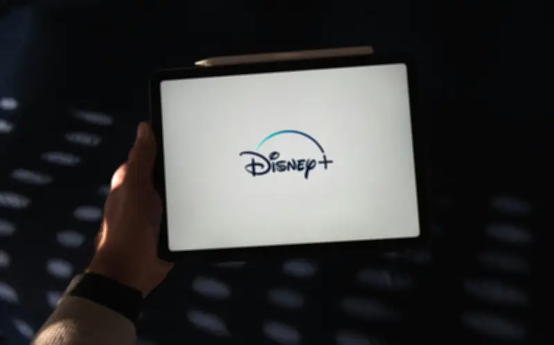 Estrenos Disney+: Familia a la deriva y El encargado T4