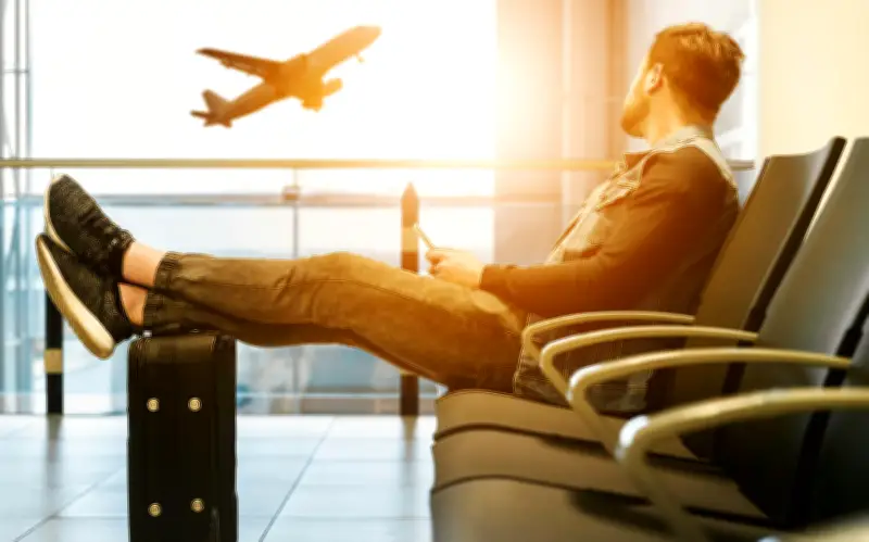 EU amplía revisión de redes sociales para visas, incluye más categorías y genera críticas