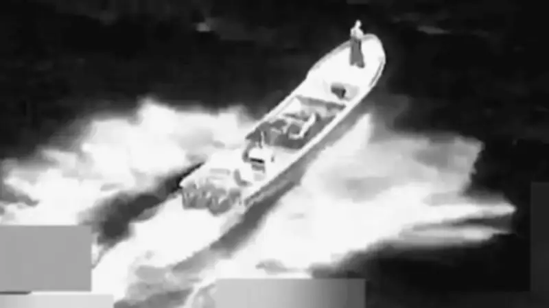 EU ataca lanchas en el Pacífico: 5 muertos en operación contra narcotráfico