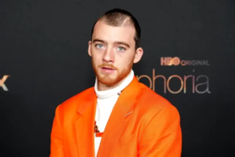 Euphoria inicia su temporada con emotivo tributo a Eric Dane y Angus Cloud