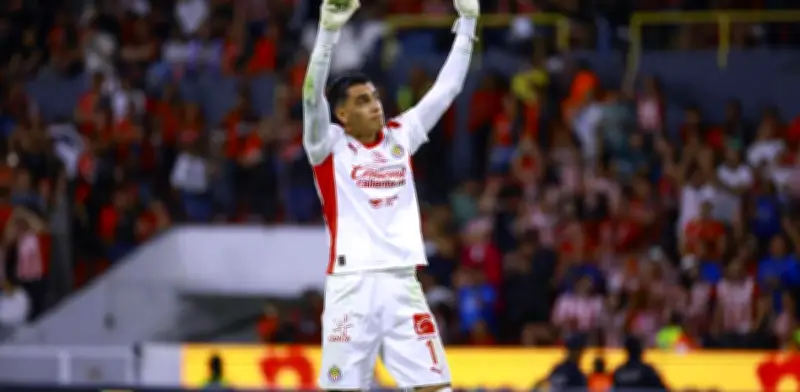 Europa ya mira a Raúl 'Tala' Rangel: el portero de Chivas y México en la mira del Sporting Lisboa