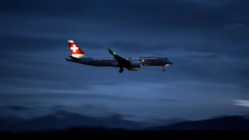 Evacúan a más de 200 pasajeros por incendio en motor de avión en Nueva Delhi