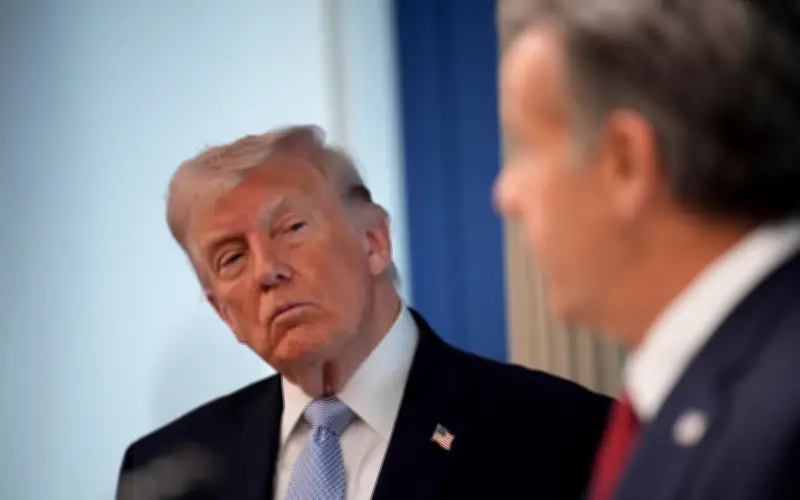 Exaliados de Trump exigen su destitución por amenazas genocidas contra Irán