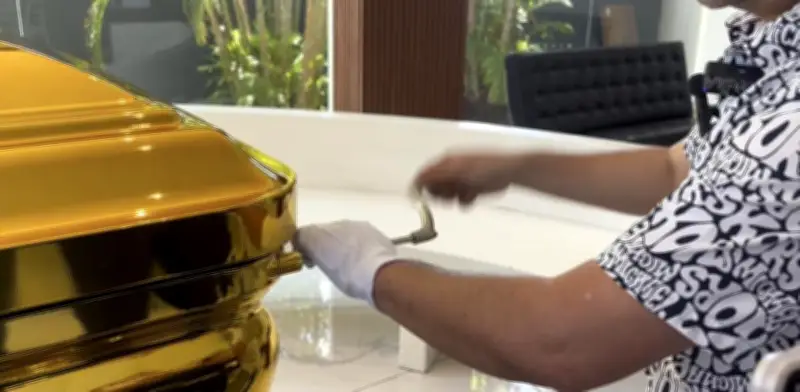 Exhiben en Colima ataúd idéntico al usado en funerales de El Mencho