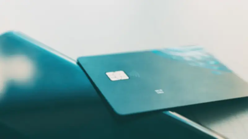 Expertos recomiendan envolver tarjetas con aluminio para prevenir robos electrónicos