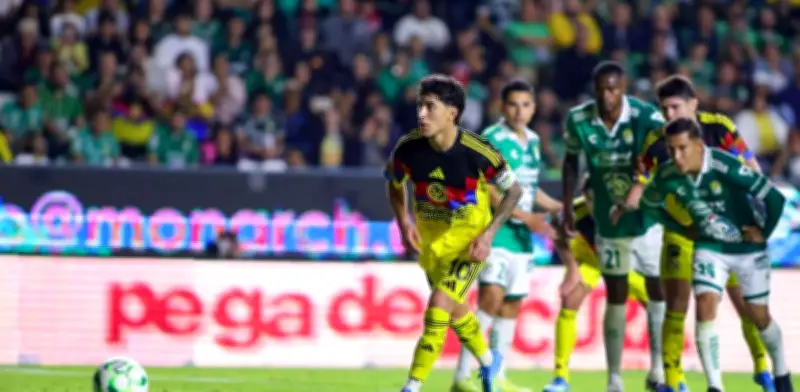 Exárbitros respaldan penal polémico que dio triunfo al América sobre León