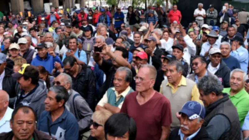 Extrabajadores de Ruta 100 lideran movilizaciones en CDMX este 9 de abril