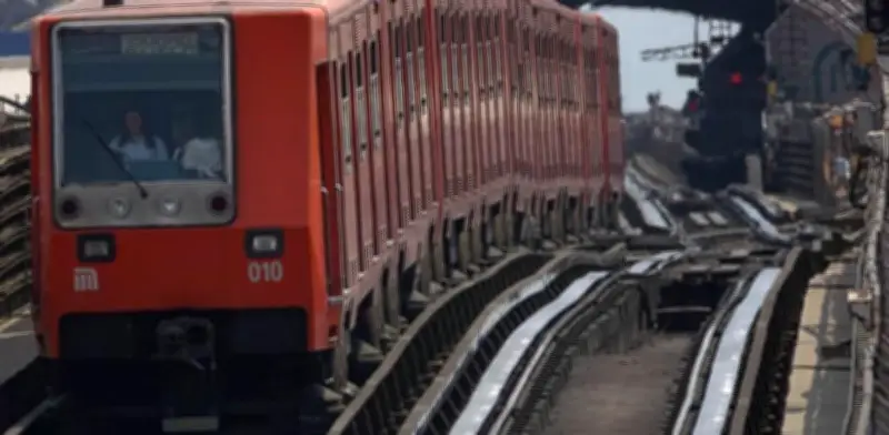 Falla en Línea B del Metro provoca caos en CDMX y Edomex