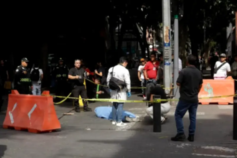 Fallece hombre por enfermedad en el centro de la ciudad; autoridades investigan