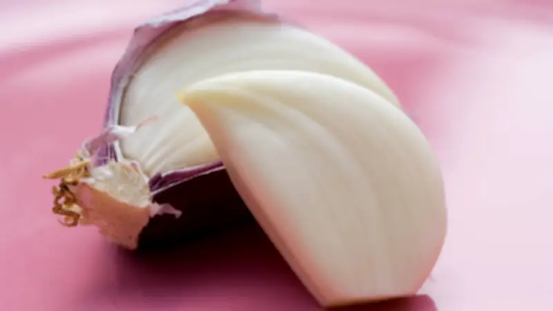 FDA alerta por ajo contaminado: riesgo de botulismo y llamado a no consumirlo