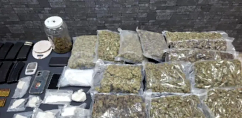 FGR despliega cateos en Linares, NL: aseguran arsenal de 400 cartuchos y drogas
