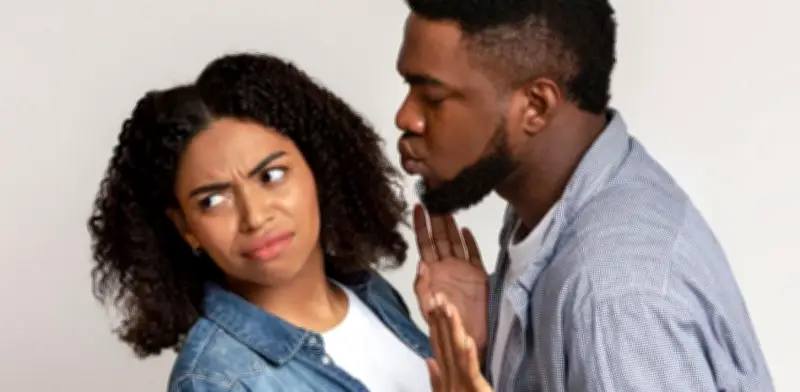 Filemafobia: Cómo identificar y superar el miedo irracional a los besos