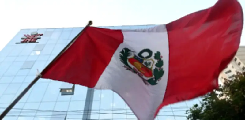 Fiscalía de Perú interviene sede electoral tras denuncias y lento conteo de votos