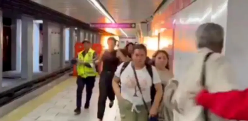 Flamazo en Metro Salto del Agua de CDMX provoca evacuación y caos en usuarios