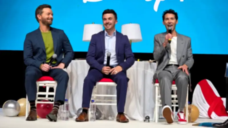 Frankie Muniz y elenco de 'Malcolm el de enmedio' deslumbran en alfombra roja en México