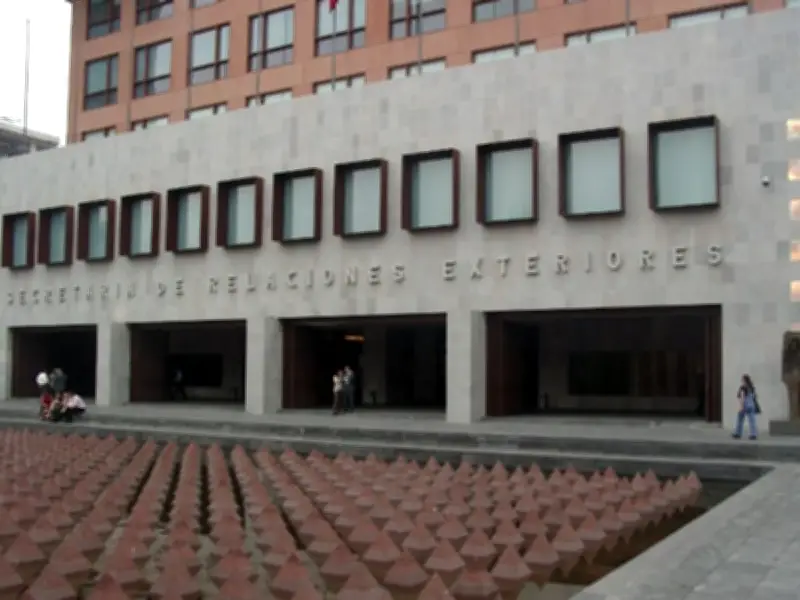 Funcionaria de SRE denunciada por acoso laboral y presuntas amenazas con respaldo del canciller