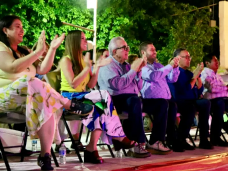 Gobernador Rocha Moya preside desfile del Carnaval de Primavera en Badiraguato