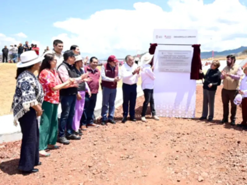 Gobernadora Delfina Gómez entrega deportivo rehabilitado en Santo Tomás de los Plátanos