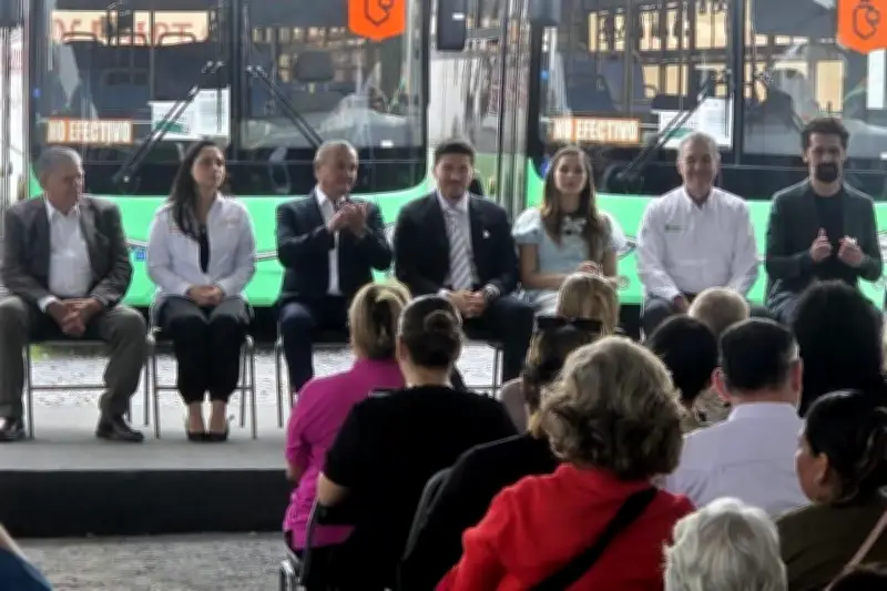 Gobierno amenaza a transportistas que no se alineen con sus políticas de movilidad