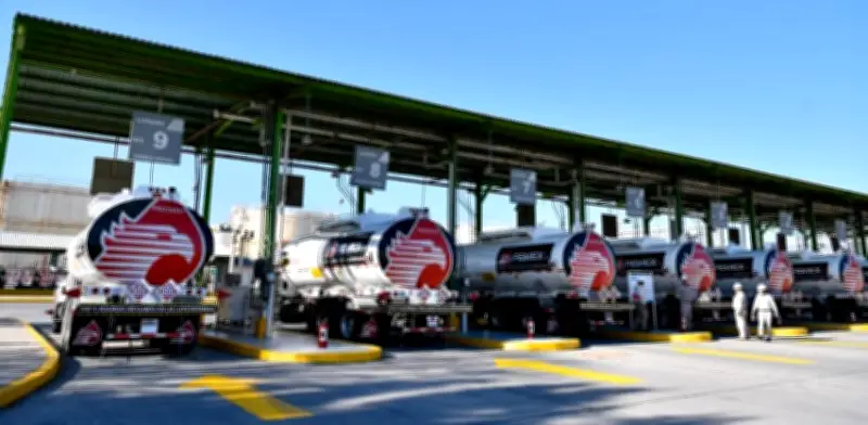 Gobierno y empresarios pactan tope de $28.30 para el diésel en México