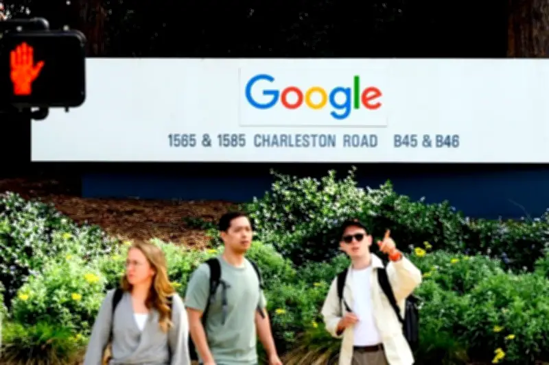 Google Cloud lanza nuevos chips de IA para competir en el mercado tecnológico