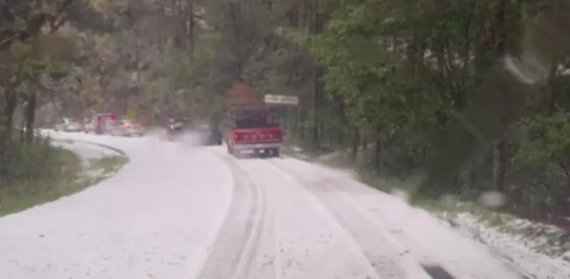 Granizada cubre de blanco acceso a Pueblo Mágico de Hidalgo y desquicia vialidades en Pachuca