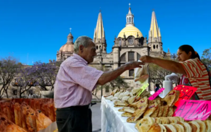 Guadalajara autoriza 258 puestos de empanadas para Semana Santa en templos del Centro Histórico
