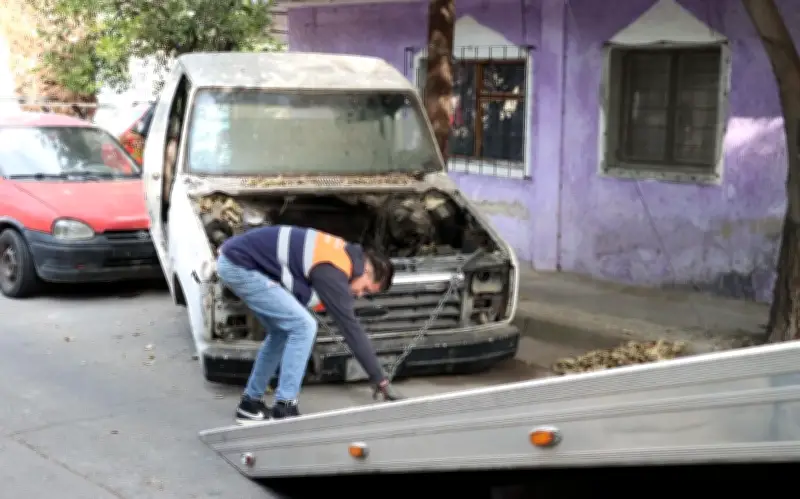 Guadalajara retira más de 1,700 vehículos abandonados en operativos de movilidad