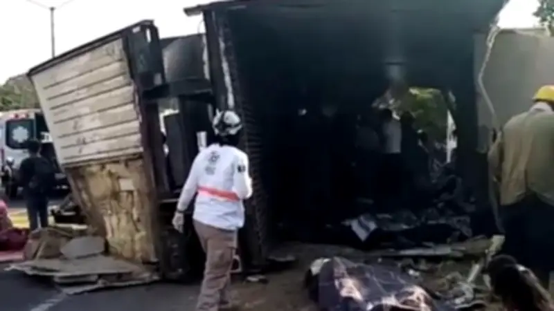 Guatemalteco se declara culpable por trágico accidente de tráiler en México que dejó 53 migrantes muertos