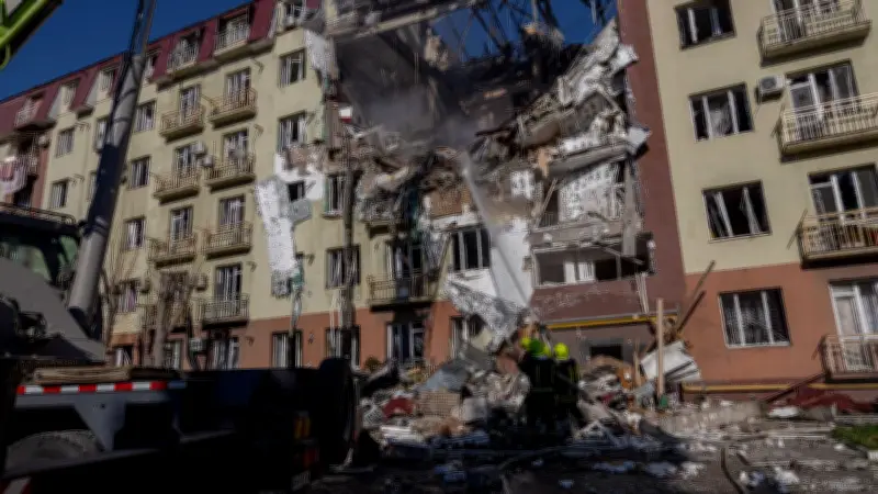 Guerra Rusia-Ucrania: Ataques Cruzados Dejan 12 Muertos y Decenas de Heridos en Nuevo Capítulo de Violencia