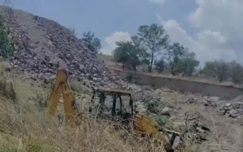 Hallan 12 bolsas con restos humanos en fosa clandestina de Tlajomulco, Jalisco