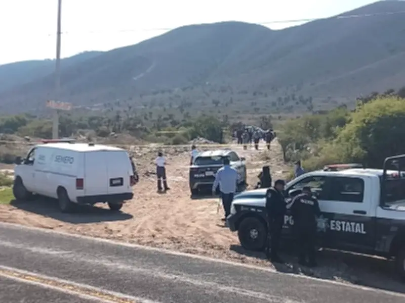 Hallan cuatro cuerpos ejecutados dentro de auto en Puebla