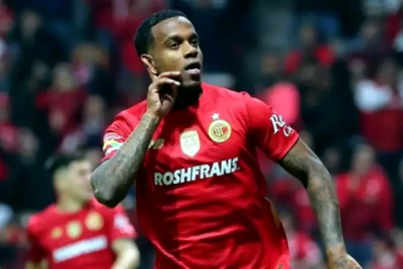 Helinho, jugador de Pumas, denuncia insultos racistas en redes sociales