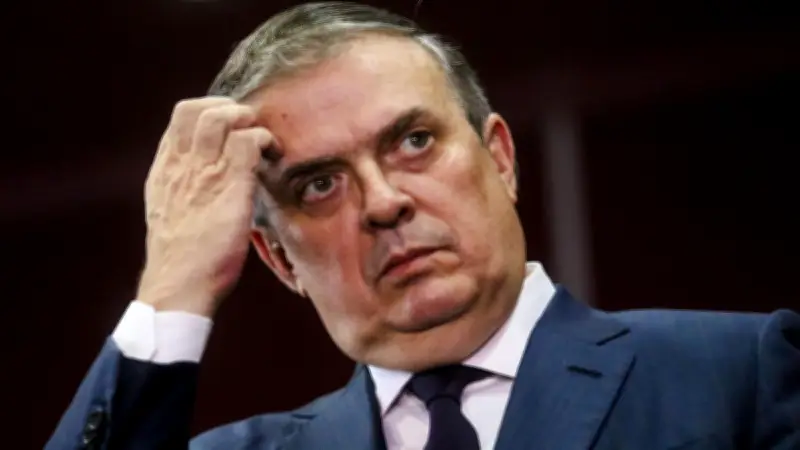 Hijo de Marcelo Ebrard residió en Embajada de México en Londres durante seis meses