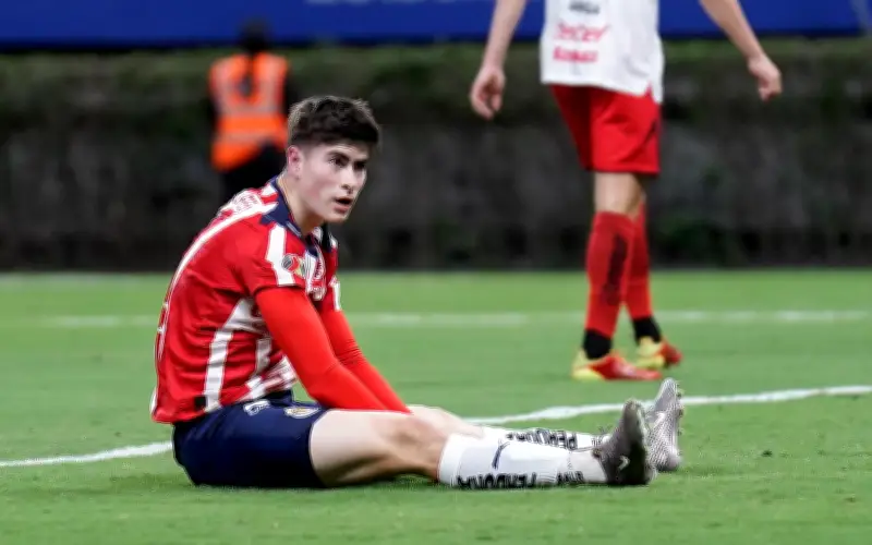 Hormiga González recibe apoyo de Chivas tras perder título de goleo