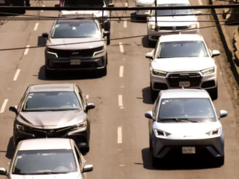 Hoy No Circula martes 28 abril: autos con engomado rosa no circulan
