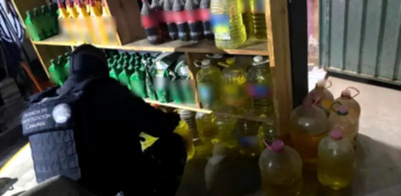 Huachicol se vende hasta en tiendas de abarrotes en Hidalgo: FGR asegura más de 2 mil litros