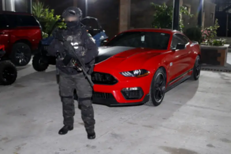 Identifican banda que bloquea GPS y clona llaves para robar autos en CDMX